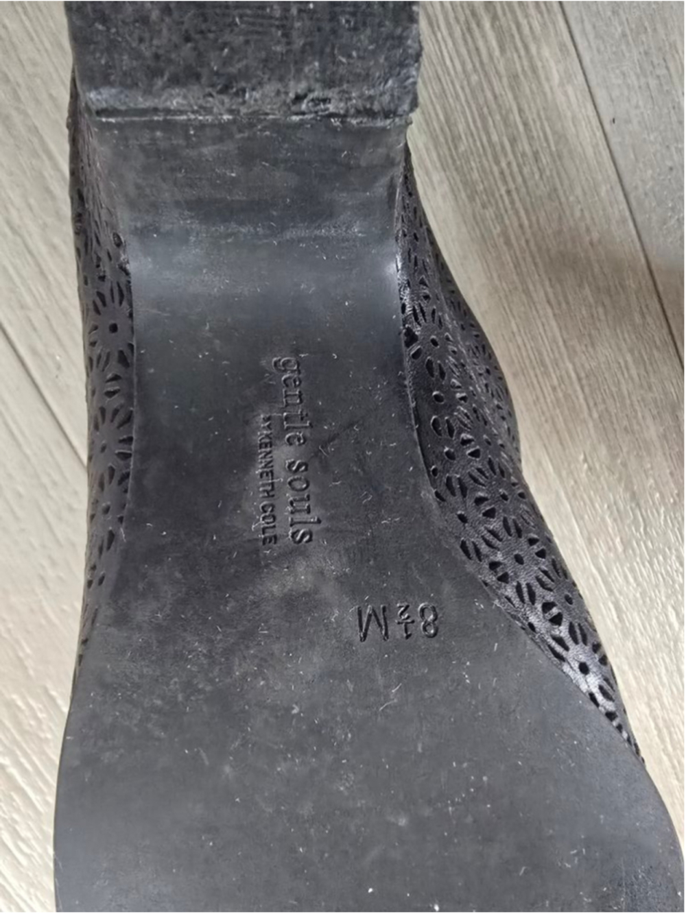 Gentle Souls by Kenneth Cole Black Perforated Mules Siz 8.5 - Picture 6 of 6